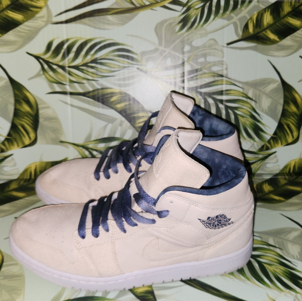 Wmns Air Jordan 1 MID SE